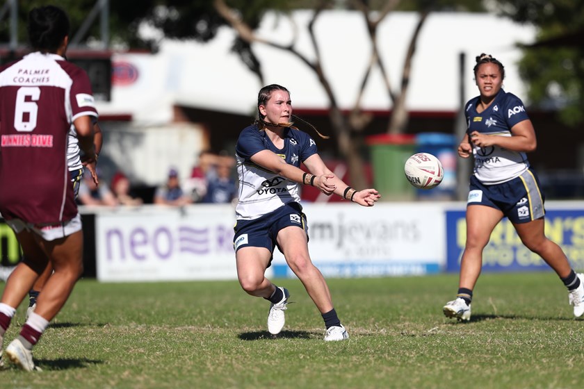 Sarah Field in action for the North Queensland Gold Stars in their semi-final win over Burleigh Bears. Photo: Jason O'Brien / QRL