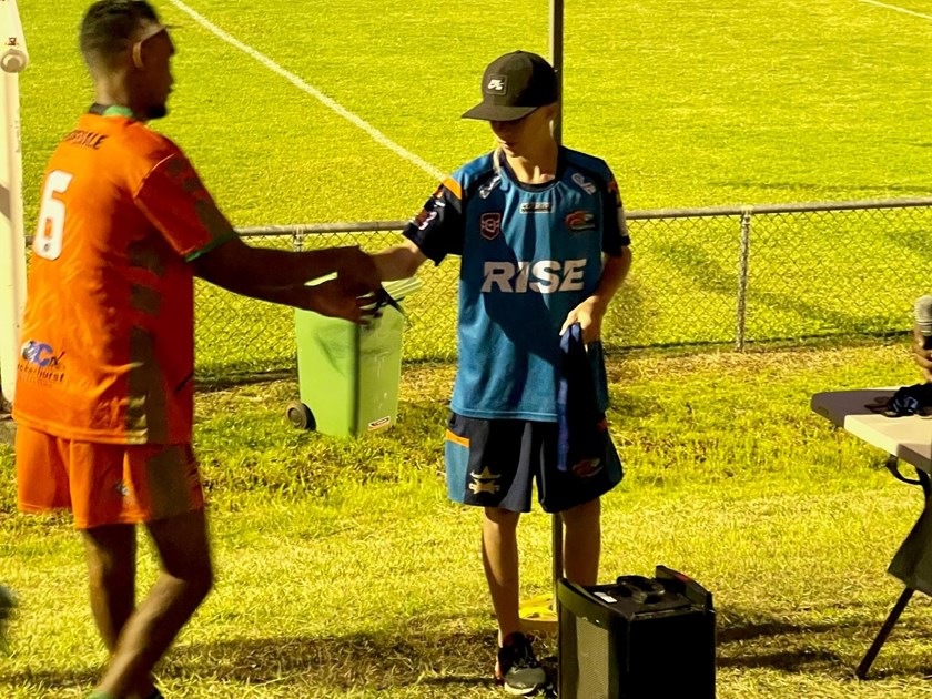 Ty Morgan handing out the grand finalists' medals.