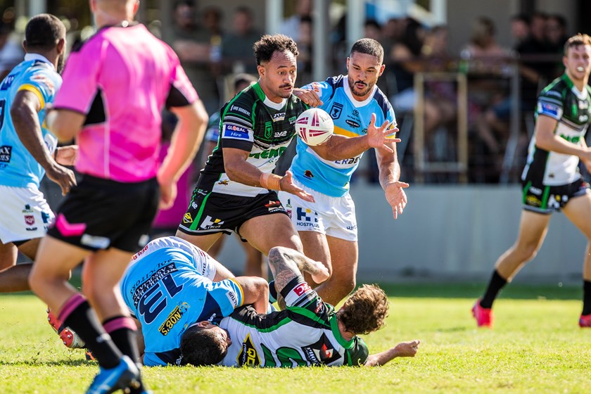Pat Kaufusi has his eyes on the ball. All photo: Alix Sweeney