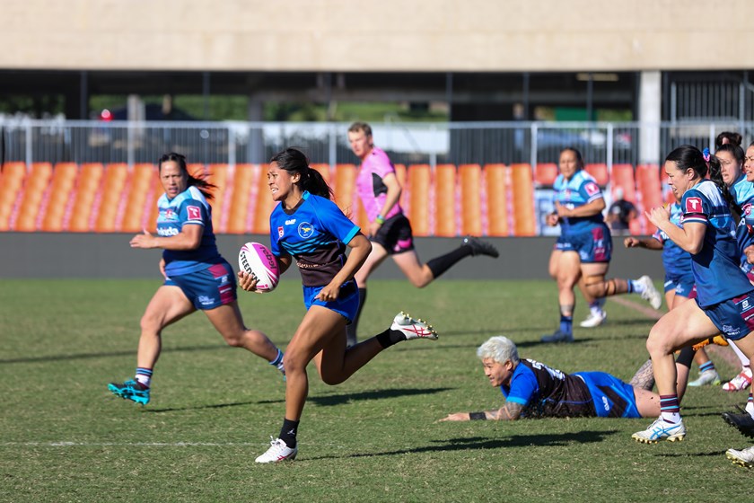 Ella-Jaye Harrison-Leaunoa on her way to the try line. Photo: Jacob Grams/QRL