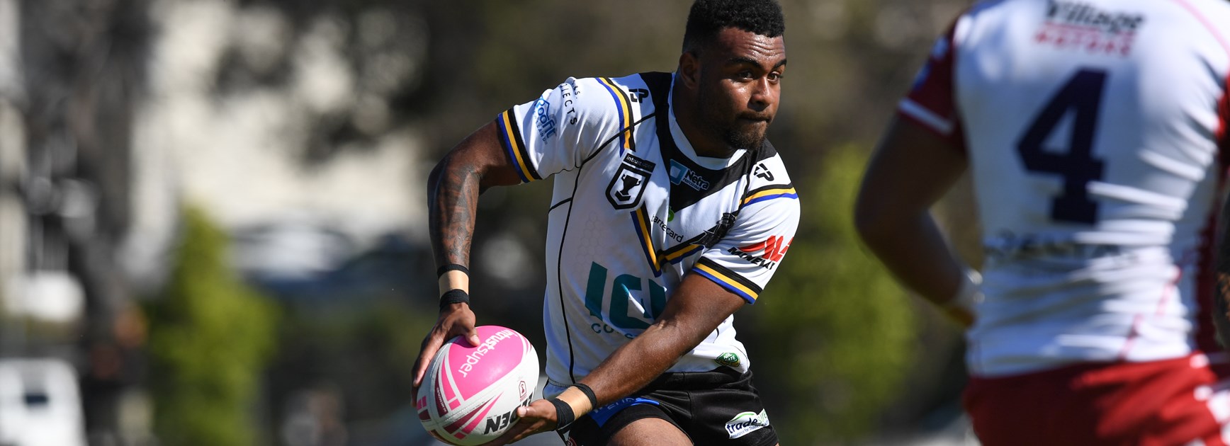 Mam extends with Broncos