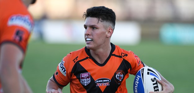 Tigers score five tries to beat Devils
