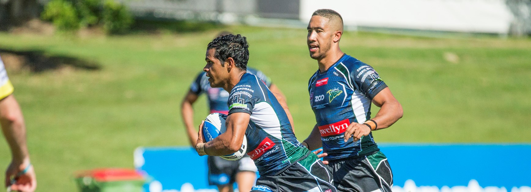 Ipswich survives late scare from rivals