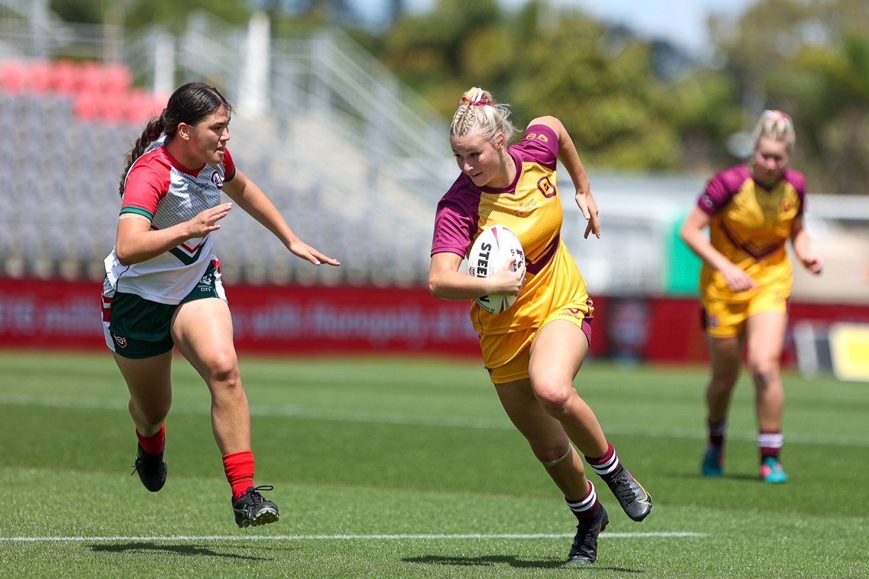 Girls unleash during fierce City v Country Under 17's clash (Photo's : QRL)