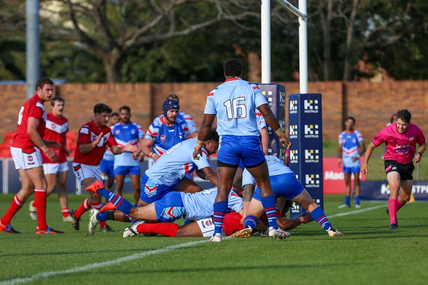 Dilbert Issac scores the opening try. Photo: Jacob Grams/QRL