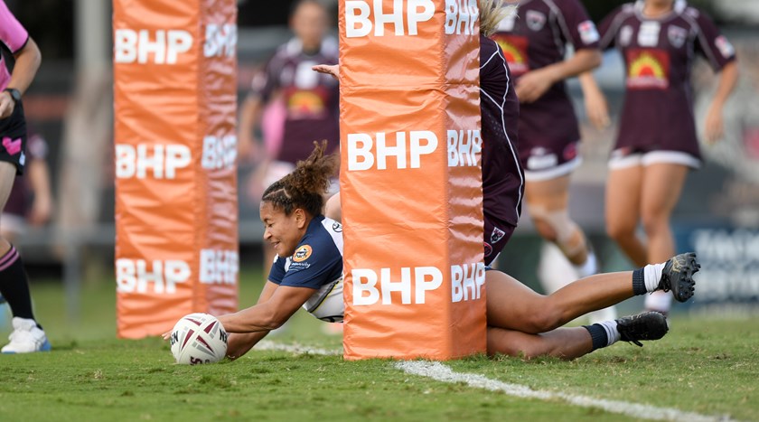 Shaniah Power dives over. Photo: Scott Davis/QRL