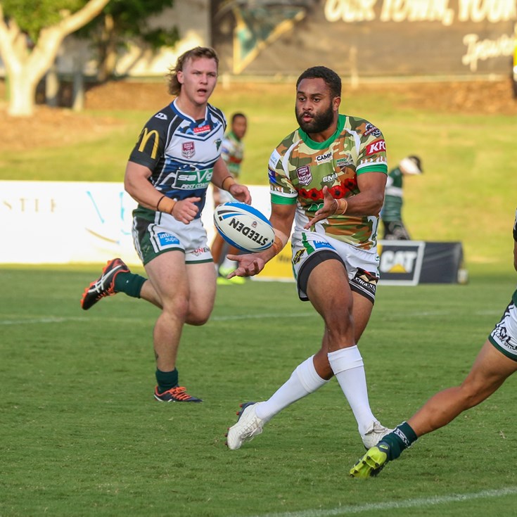 Blackhawks beat Jets after tight tussle