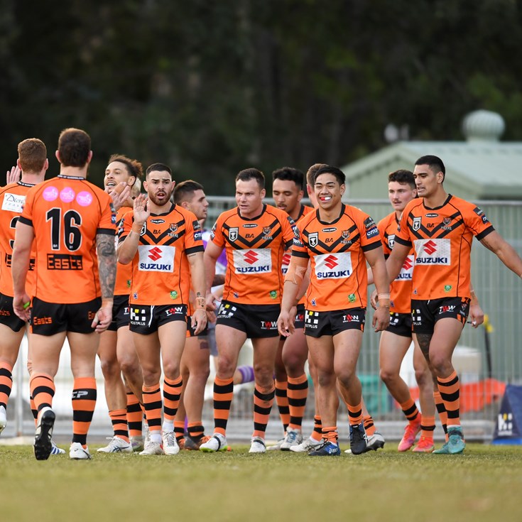 Tigers snatch late victory against gutsy Magpies
