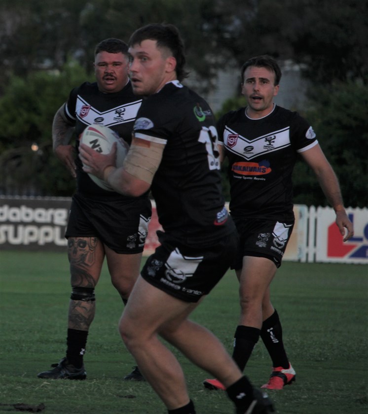 High-class Easts Magpies lock Caleb Van Lawick looks to pass in their clash with Waves Tigers last Saturday. Photo: supplied