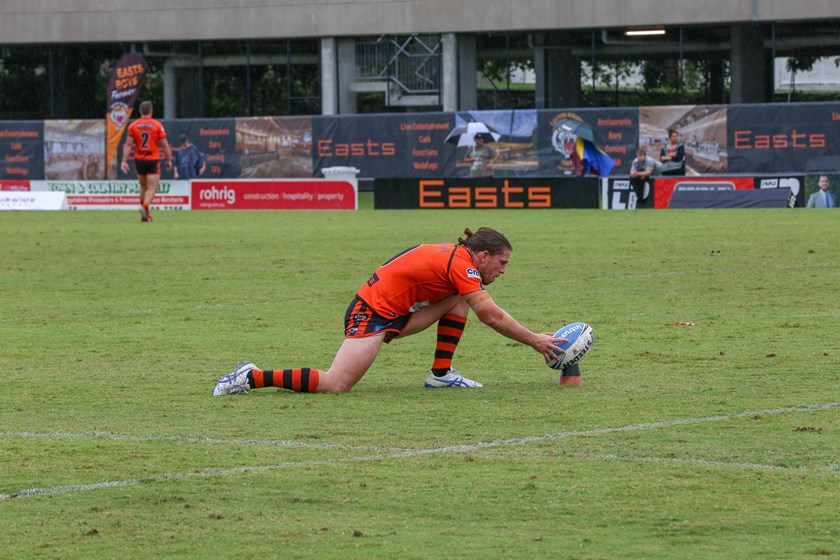 Aaron Booth prepares to kick. Photo: QRL Media