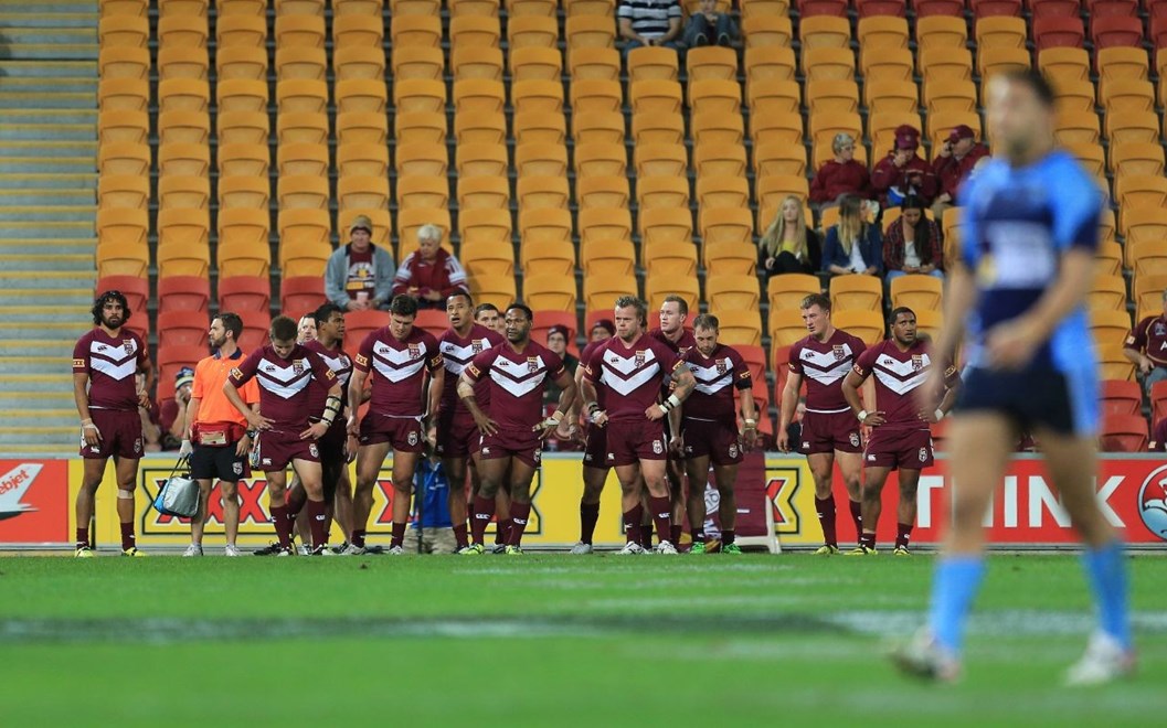 Queensland re-groups after conceding a try.
