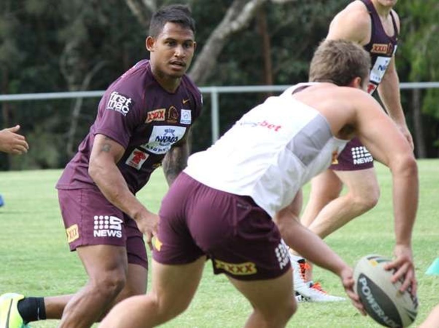Ben Barba about to get the ball