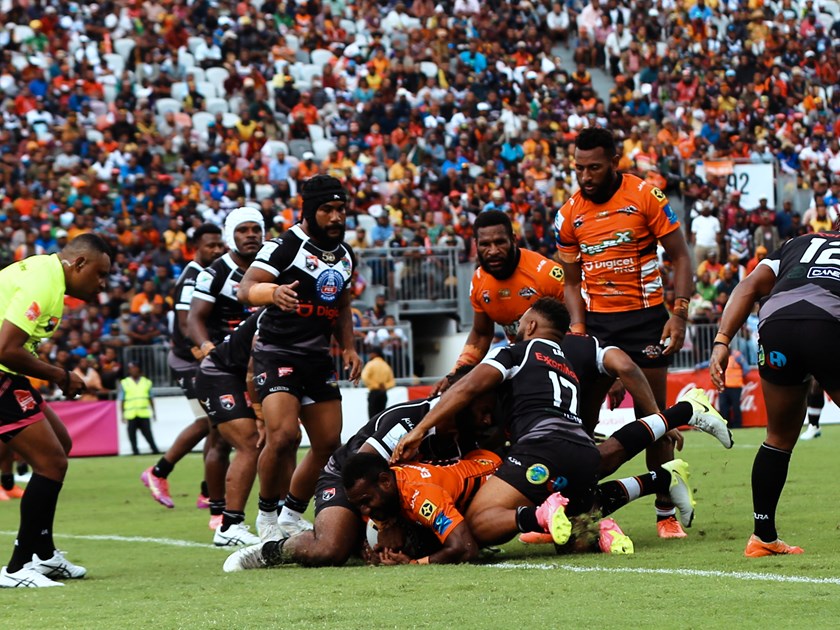 The Lae Snax Tigers score. 