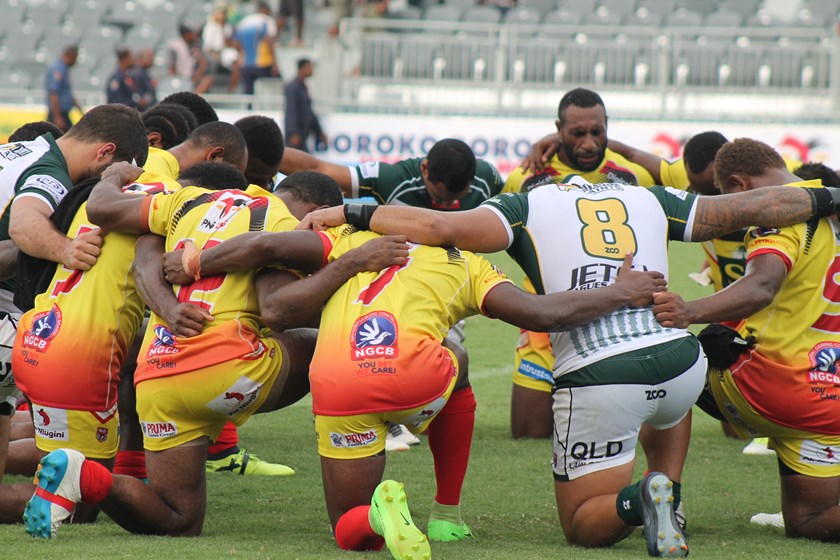 The PNG Hunters and Ipswich Jets in a prayer circle. Photo: Levington Melvin Levongo